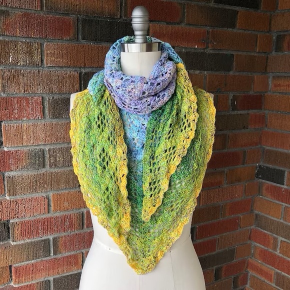 🌈Knitted Shawl beautiful Crochet Pastel rainbow gradient Ombre pretty scarf - Picture 2 of 9
